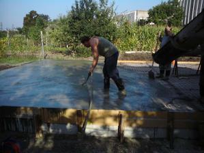 ponornym vibratorom dostali beton (dufam) naozaj vsade