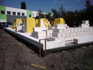 zalozeny prvy rad- ide sa na obed