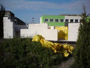 takto sme to ukoncili- trochu vytiahnute rohy a skoro vsade hotovych 6 radov- stacili na to dva dni