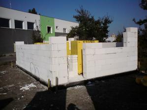 26.9. domurovany rad a roh na garazi- oddychovy den, aby som sa na to mohol potom znova vrhnut