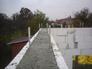 29.10.2011 sme zalievali veniec- den predtym sme zvarali zavitove tyce