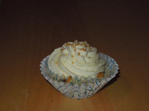 Vanilkovy cupcakes s nutelou a vanilkovopomarancovy krem :-)