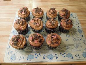Opat cokoladove cupcakes na ziadost mojho draheho :-)