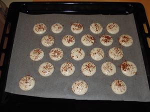 Tak dalsia skuska pecenia macarons...