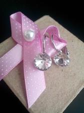 Náušničky Swarovski pro ségru jako poděkování, že mi je už i teď dobrou svědkyní.