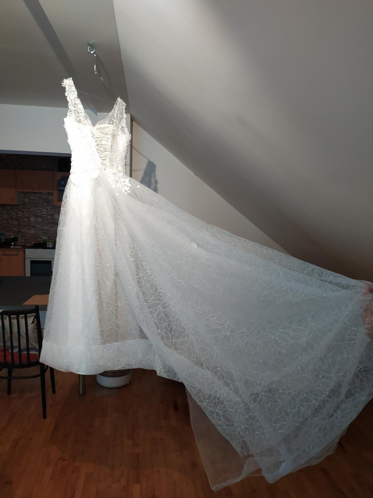 svadobné šaty - Obrázok č. 1