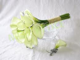 Schůzka s floristkou proběhla a jsem strašně spokojená s jejím přístupem :)