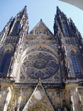 Další špetka architektury. Omlouvám se za kompozici, ale ta zeď tam vážně vadila;o)
