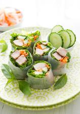 VYPADAJÍ HEZKY, ALE MÁLO MASA :-D http://whiteonricecouple.com/recipes/chicken-spring-rolls/?utm_source=feedburner&utm_medium=feed&utm_campaign=Feed%3A+worc+%28White+on+Rice+Couple+-+Full+Feed%29