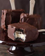 recept http://www.goodlifeeats.com/2011/06/chocolate-covered-brownie-ice-cream-sandwich-recipe.html - česky na fóru, odkaz v komentáři