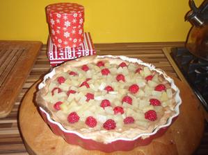 čerstvé maliny( od Marušky :-D) a kompotovaný ananas= skvělá kombinace