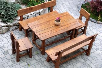nove zahradne sedenie, tu sme sa nim len kochali, na jar pôjde na zadnu terasu ku grilu.