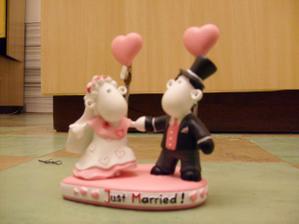 náš cake topper-párik na tortu a do štipcov naše fotky :-)
