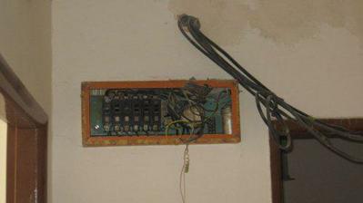 4.4.2009 - rekonstrukce - původní elektr.skříň