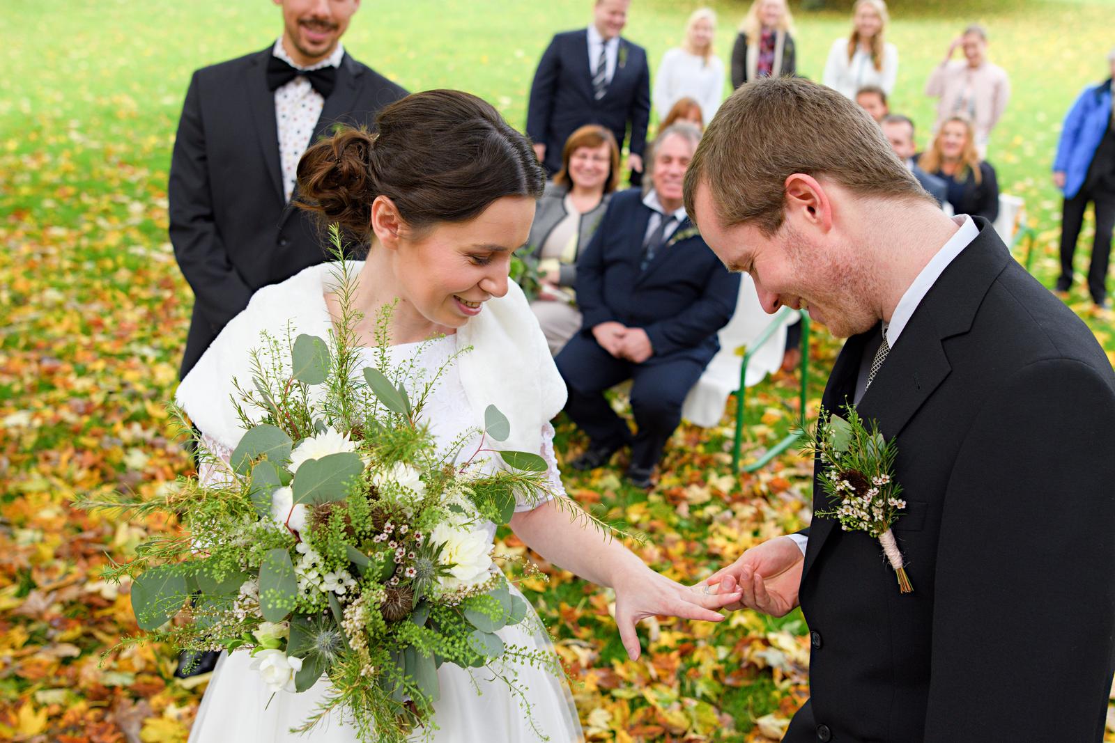 Podzimní - zeleno-hnědo-bílá - Romantická podzimní svatba