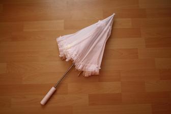 Deštníček jsem si koupila na půl ze sousedkou která se vdáváv září(neboj Hani nezničím :-) )