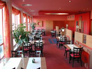 v téhle restauraci v salonku budeme mít oběd - Hotel Steiger Krnov