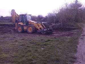 EE EE to nie je JCB to je KOMATSU