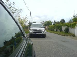 manžílek jel Land Roverem, taktéž od kamarádů :-)