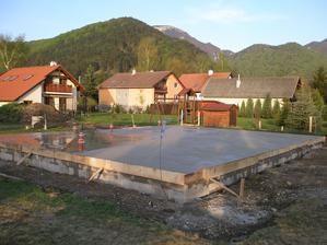 Hotovo - 15 cm betónu ( 22m3)