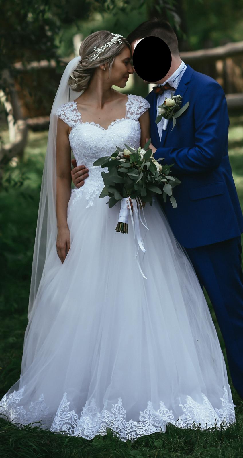 Krajkové svatební šaty - Obrázek č. 1