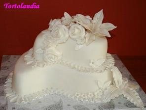 krásna torta...len keby bola ozdobená do fialova