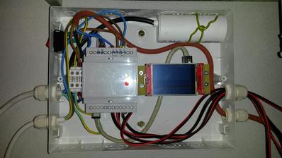 Regulácia a všetká ostatná elektronika pekne pokope v rozvodnici