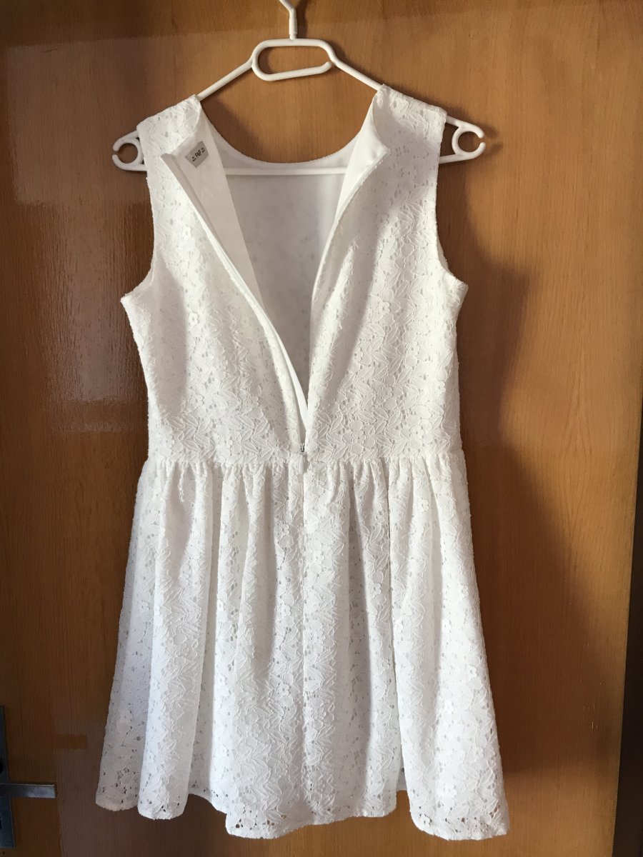 Bílé krajkové šaty - Obrázek č. 1