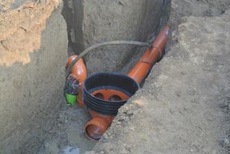 Zberná šachta na dažďovú vodu, kde sa stretávajú všetky vetvy,