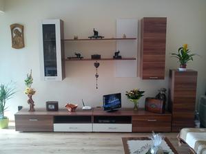 nas mini TV :) zatial nam postaci... Jednak ho nie je kedy pozerat, a jednak v nom ani nie je nic, co by sa pozerat dalo :)