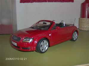 tak tímto vozem bych jela ráda:) ovšem toto je model 1:18...ach jo...