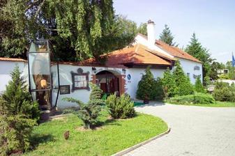 Restaurace na hostinu je již vybrána a rezervována :-) Golemův restaurant :-)