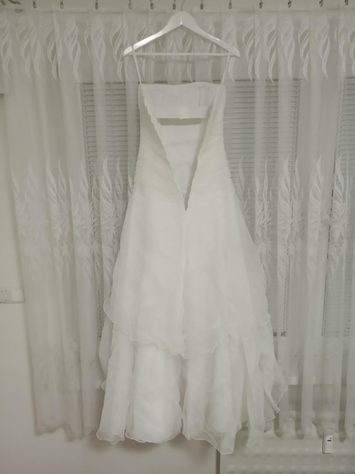 tvarujúce svadobné šaty - Obrázok č. 1