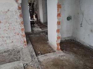 .....Tak ako sa vám páčí, tim novym páčidlem, Bardzo dobře sa páčí, tak ještě chvíli a rozeberem celou zem....