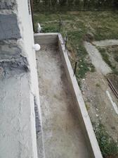 Bordel z terasy vyvozený (už asi piaty-apevne verím posledný krát) - EDIT: jasné že je tam už za 10 furikov nasypaných odvtedy