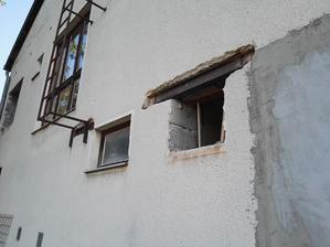 Predlzovanie spajanie a nadvarovanie prekladov, asi najvacsia onania. Kvoli zväčšeniu a posunutiu okien aby sme sa nahodou nenudili :)