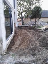 Bežala tu taká diskusia, že koľko može vážiť celý dom. A boli tam mierne nerealne odhady, kde niekto tipoval že tak 50ton. Len táto predná terasa bola cca 25 :-D