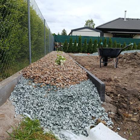 Drenáž, ohniště a rovnání zahrady