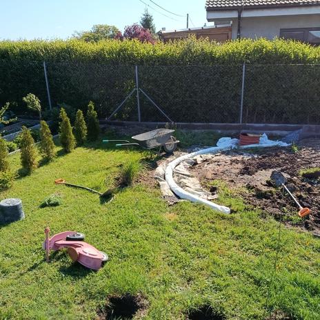 Drenáž, ohniště a rovnání zahrady